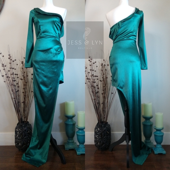 🆕Emerald Green Asymmetrical Evening Gown - Picture 4 of 15